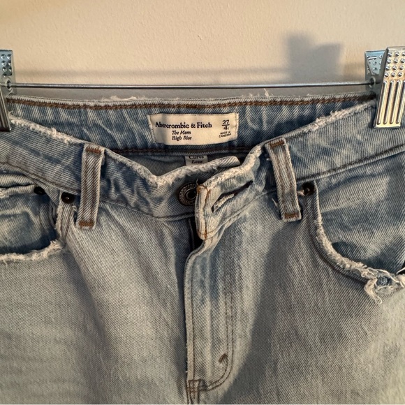 Abercrombie & Fitch The Mom High High Light Blue Ripped Knee Jenas - Picture 6 of 7